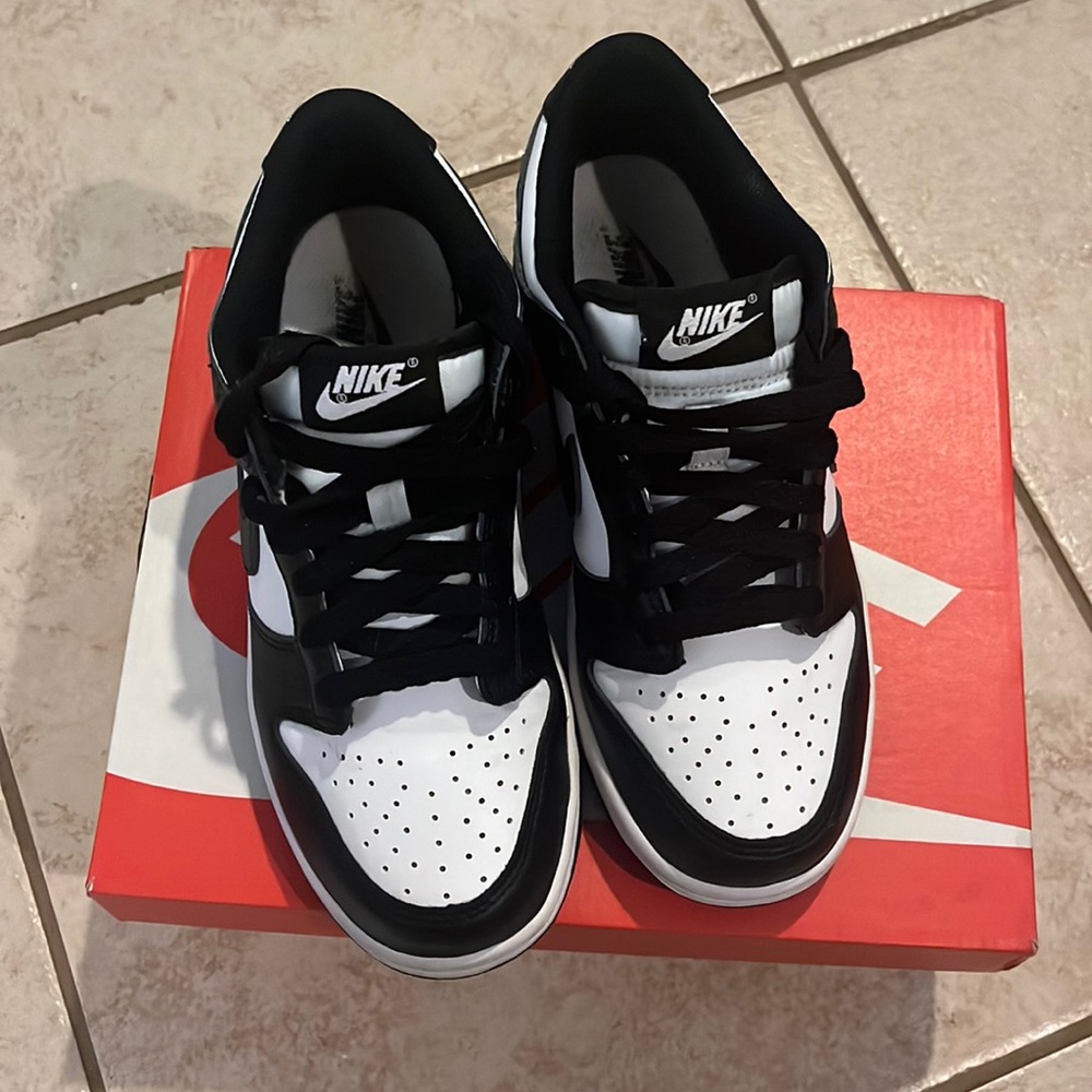 Nike dunk low ‘Black and white’